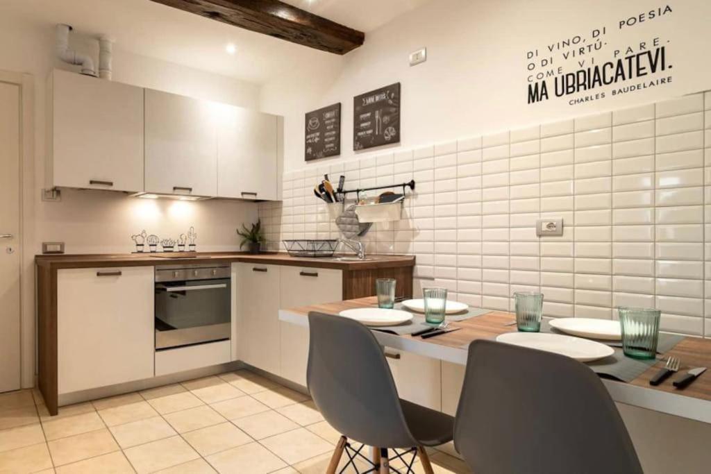 Appartamento Mia. Centro Storico Luino Buitenkant foto